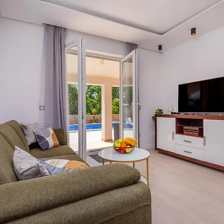 Doma, Near Dubrovnik * Čilipi