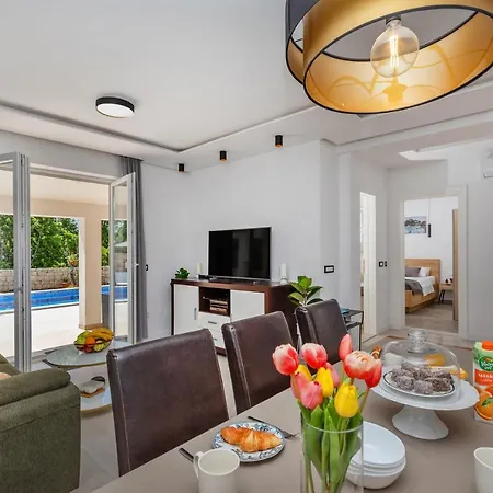 فيلة Doma, Near Dubrovnik Čilipi