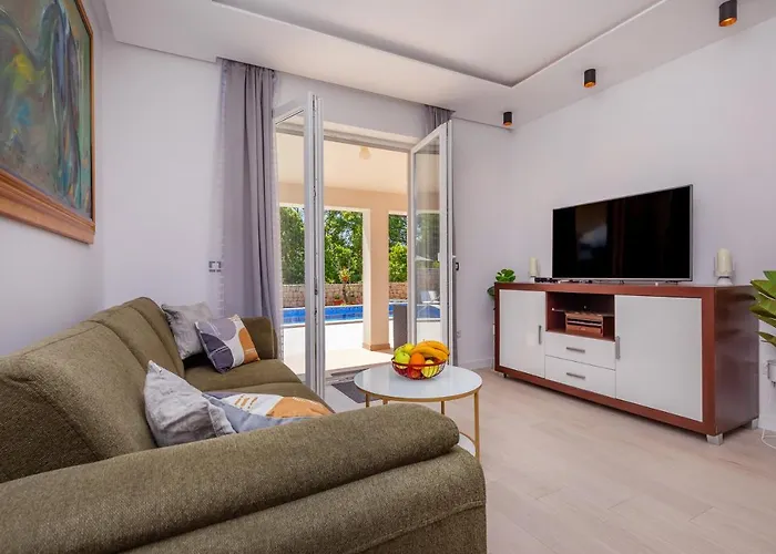 Doma, Near Dubrovnik * Čilipi